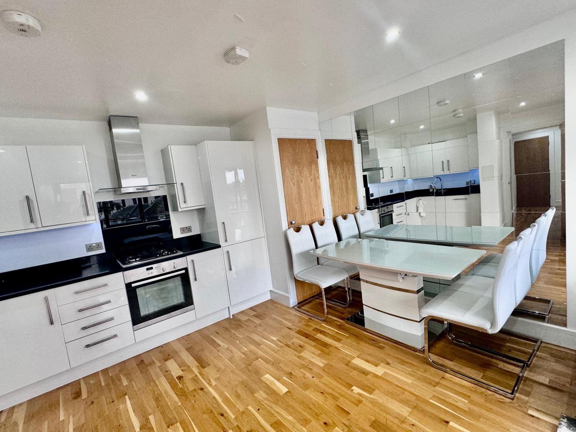 Luxury 2 Bed Entire Apartment-Near Tube & Shopping Centre Harrow Exterior photo