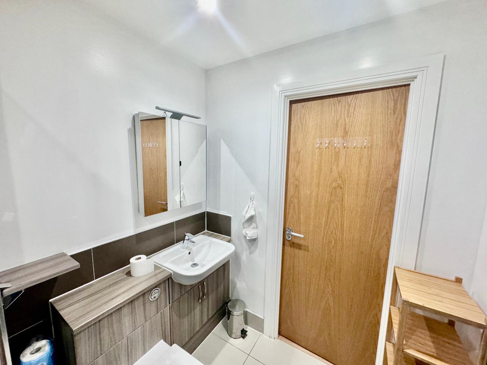 Luxury 2 Bed Entire Apartment-Near Tube & Shopping Centre Harrow Exterior photo